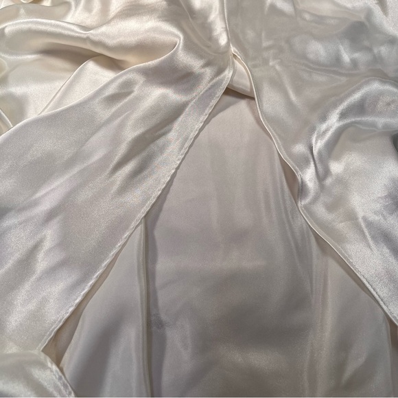 Victoria’s Secret long ivory lace side slit nightgown M - Picture 5 of 7